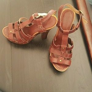 EUC FRYE Sandals.  Super Cute for Coming Seasons!
